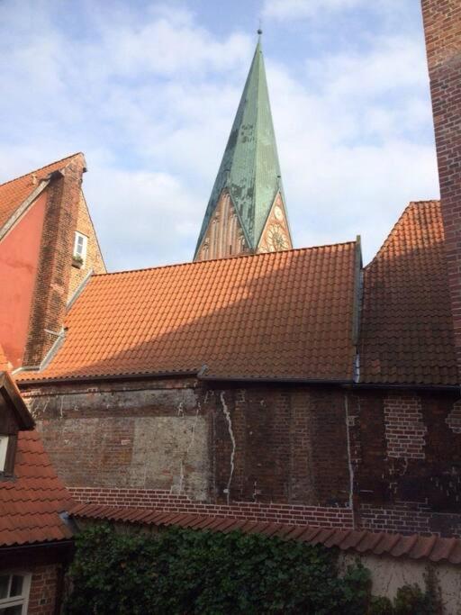 Stadtnest - Charmante Altstadtwohnung Am Sande Luneburg Bagian luar foto